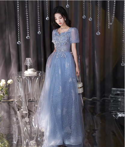 Verträumtes hellblaues Neckholder-Ballkleid mit Puffärmeln, A-Linie, bestickt, Pailletten, Tüll, lang, Abendkleid P4478