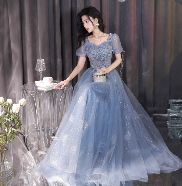 Verträumtes hellblaues Neckholder-Ballkleid mit Puffärmeln, A-Linie, bestickt, Pailletten, Tüll, lang, Abendkleid P4478