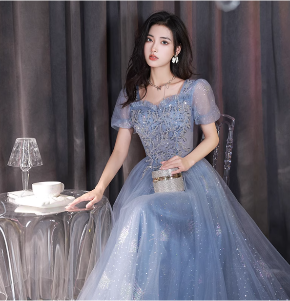 Verträumtes hellblaues Neckholder-Ballkleid mit Puffärmeln, A-Linie, bestickt, Pailletten, Tüll, lang, Abendkleid P4478