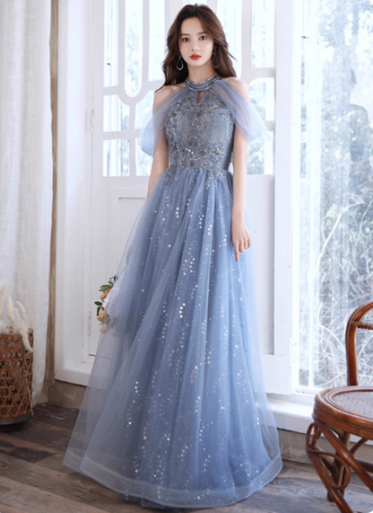 Elegantes, helles, dunstblaues A-Linien-Neckholder-Abendkleid mit kalter Schulter aus Tüll P4479