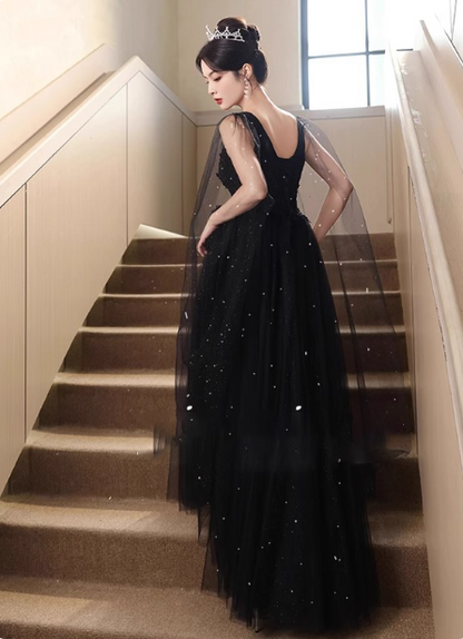 Elegantes schwarzes A-Linien-Abendkleid mit V-Ausschnitt, Schal, Spitze und Tüll P4482