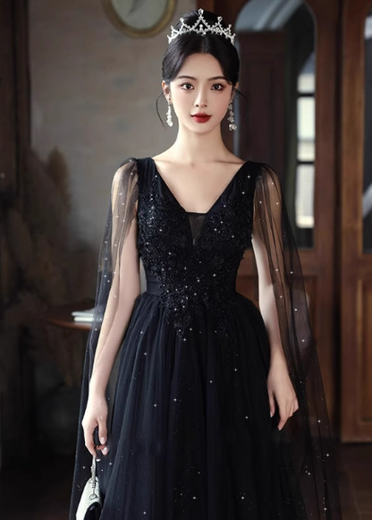 Elegantes schwarzes A-Linien-Abendkleid mit V-Ausschnitt, Schal, Spitze und Tüll P4482