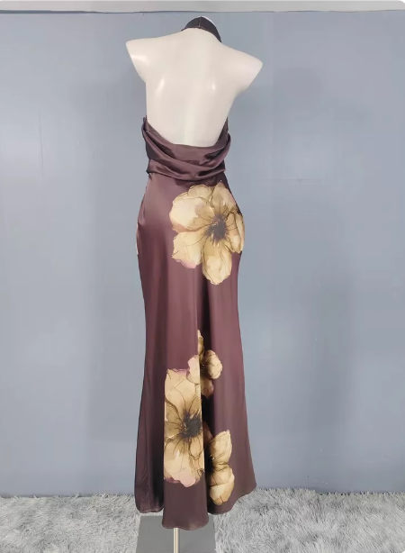 Vintage Elegantes Dunkelbraunes bedrucktes Neckholder-Kleid mit offener Rückenpartie aus Satin, langes Ballkleid Abendkleid P4491
