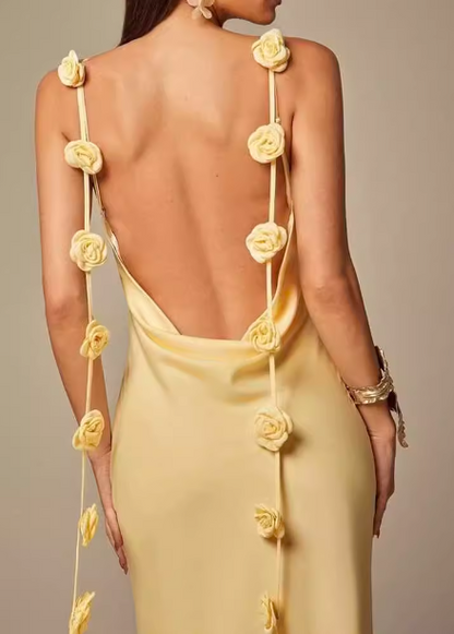 Elegantes blassgelbes 3D-Rosen Spaghettiträger Abendkleid mit offenem Rücken, schmal geschnitten, Satin, langes Ballkleid P4492