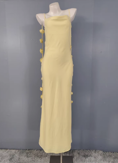 Elegantes blassgelbes 3D-Rosen Spaghettiträger Abendkleid mit offenem Rücken, schmal geschnitten, Satin, langes Ballkleid P4492