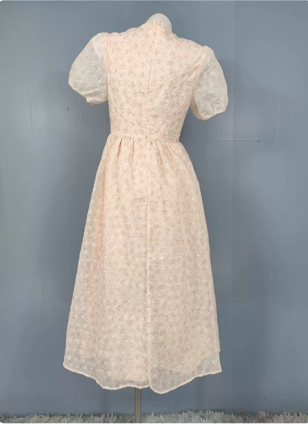 Süßes helles Aprikose A-Linien-Chiffon-Ballkleid mit Blumenmuster und Puffärmeln P4496