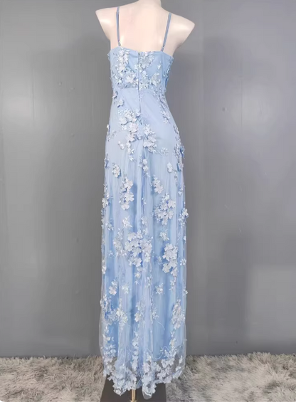 Verträumtes himmelblaues A-Linien-Ballkleid mit Spaghettiträgern, tiefem V-Ausschnitt, 3D-Blumen und Tüll P4497
