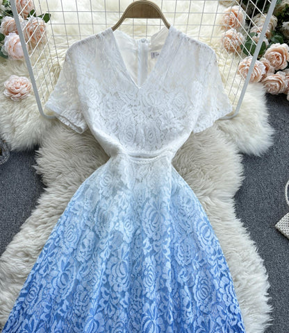 Mignonne robe évasée en dentelle à col en V P332