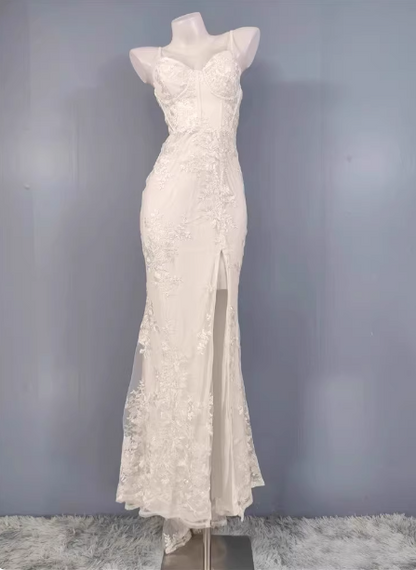 Elegantes weißes Meerjungfrau Spaghetti-Träger Spitzenkleid mit Schlitz Langes Ballkleid Abendkleid P4500