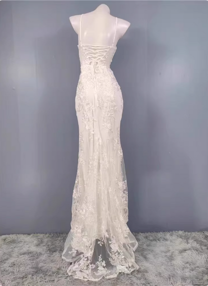 Elegantes weißes Meerjungfrau Spaghetti-Träger Spitzenkleid mit Schlitz Langes Ballkleid Abendkleid P4500