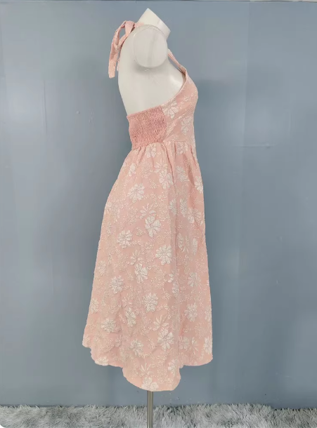 Süßes rosafarbenes A-Linien Neckholder-Abendkleid aus Jacquard mit V-Ausschnitt P4503
