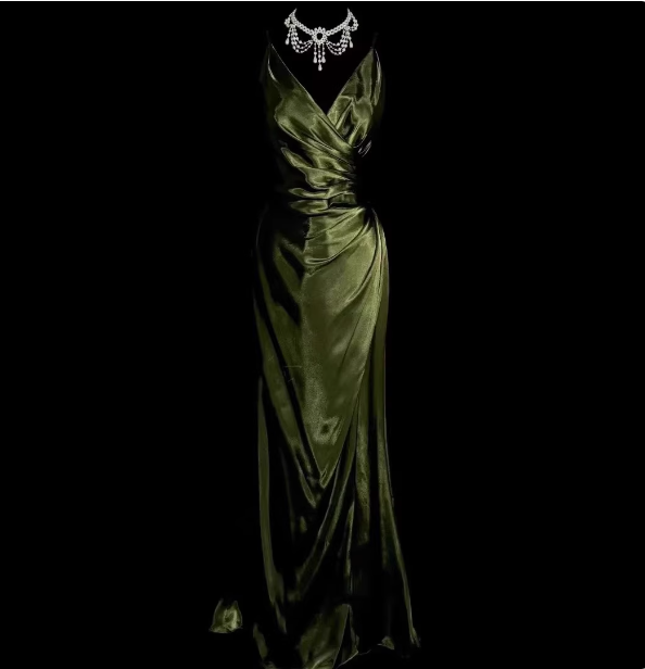 Elegantes dunkelgrünes Spaghetti-Träger-Kleid mit V-Ausschnitt, gerafftem Satin und langem Ballkleid Abendkleid P4505