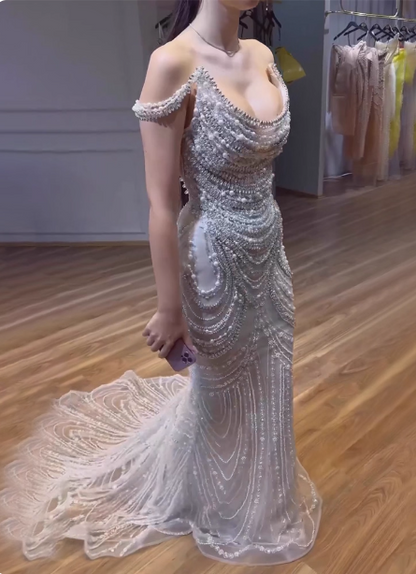 Wunderschönes silbernes Meerjungfrauen-Off-Shoulder Perlenketten-Perlen-Tüll-Schleppen-Ballkleid Abendkleid P4509