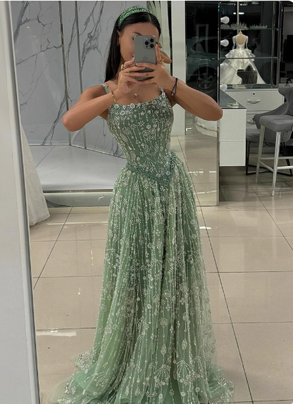 Wunderschönes grünes A-Linien-Kleid mit quadratischem Ausschnitt, Spaghettiträgern, Perlenstickerei und Tüll für den Abschlussball oder Abend P4517