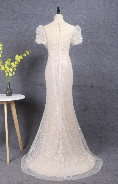Elegantes Champagner Meerjungfrau Ballkleid mit Puffärmeln, Pailletten und Schleppe Abendkleid P4518