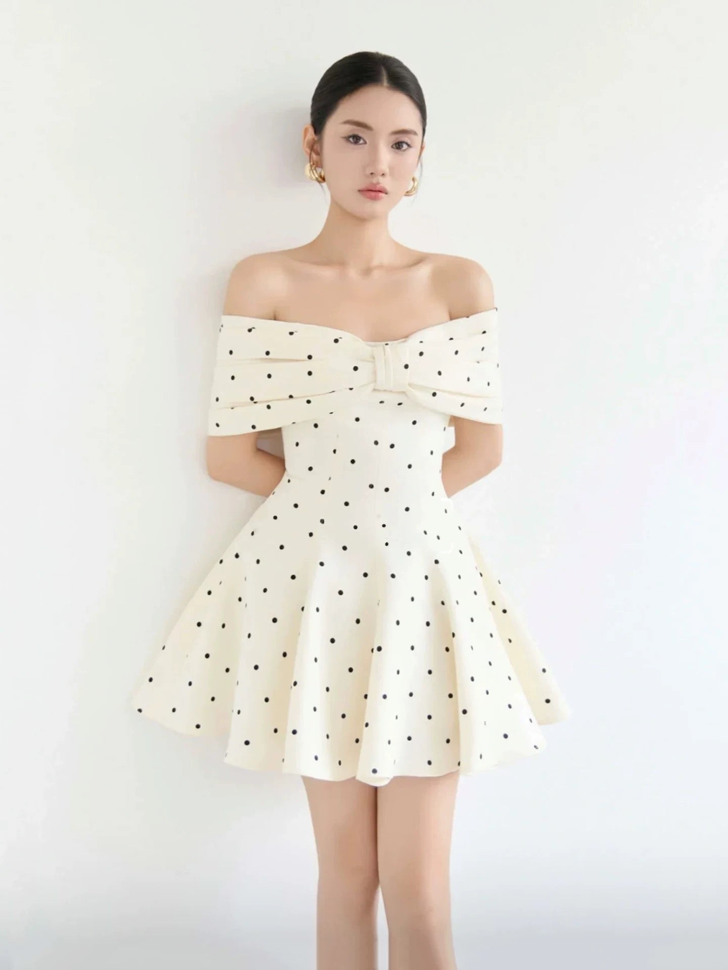 Süßes schulterfreies Schleifen-Satin-Tupfen-Puffy-Geburtstagsrock-Heimkehrkleid P3961