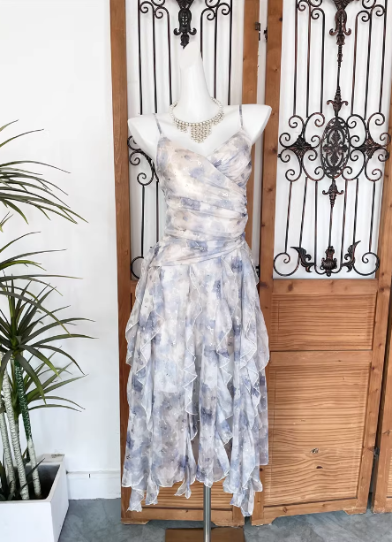 Elegant Printed Spaghetti Strap V-neck Ruffled Layered Tulle Prom Dress P4525