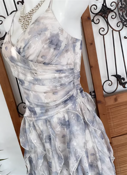 Elegantes bedrucktes Spaghettiträger-Kleid mit V-Ausschnitt, Rüschen und Tüll-Lagen für den Abschlussball P4525