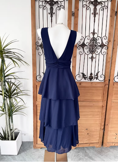 Elegantes marineblaues A-Linien-Abendkleid aus Chiffon mit V-Ausschnitt, Rüschen und Lagenlook P4527
