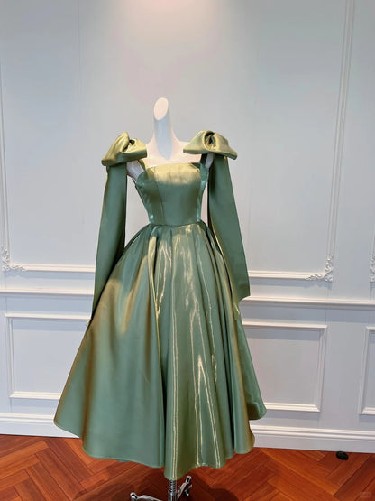 Vintage Olivgrünes A-Linien-Satin-Abschlussballkleid mit Schleifenträgern, Tee-Länge, Abendkleid P4053