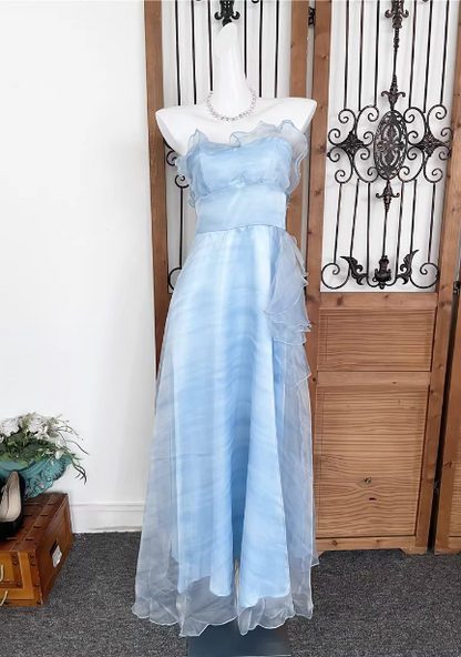 Elegantes hellblaues trägerloses A-Linien-Abendkleid aus Tüll mit Rüschen P4533