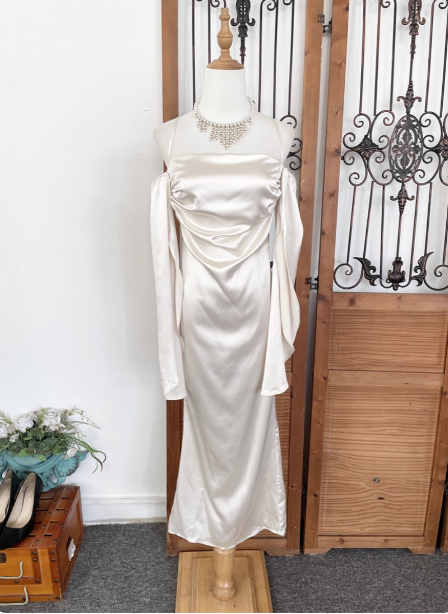 Elegant Ivory Halter Off-the-shoulder Slim-fit Satin Long Prom Dress Evening Dress P4534