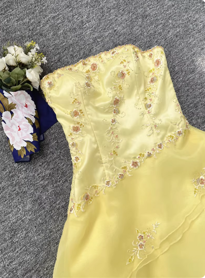 Süße Prinzessin Gelbes A-Linien-Trägerloses Perlenbesticktes Tüll Langes Ballkleid Abendkleid P4537