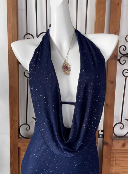 Elegantes marineblaues Neckholder-rückenfreies Glitzer-Satin-Kleid langes Ballkleid Abendkleid P4543