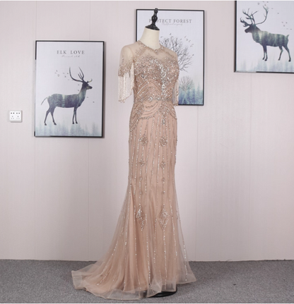 Wunderschönes Nude Pink Meerjungfrau-Kleid mit Rundhalsausschnitt, Fransenärmeln, Perlen und Tüll-Schleppe, für Abschlussball und Abend P4547