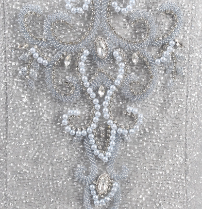 Wunderschönes silbernes Meerjungfrauen-Abendkleid mit Carmen-Ausschnitt, Perlen und Glitzer aus Tüll, mit Schleppe, P4549