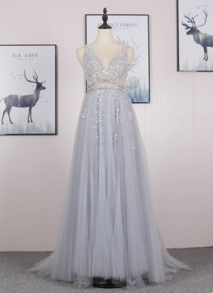 Verträumtes Prinzessinnen-Abendkleid P4551 aus Tüll mit Pailletten, A-Linie, V-Ausschnitt, Schleppe
