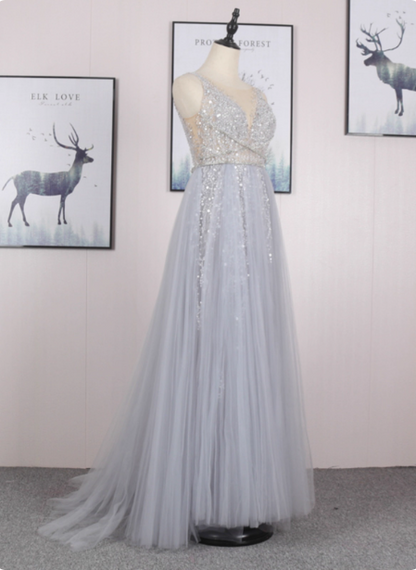 Verträumtes Prinzessinnen-Abendkleid P4551 aus Tüll mit Pailletten, A-Linie, V-Ausschnitt, Schleppe
