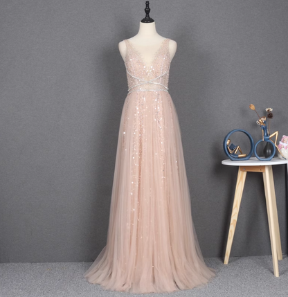 Verträumtes Prinzessinnen-Abendkleid P4551 aus Tüll mit Pailletten, A-Linie, V-Ausschnitt, Schleppe