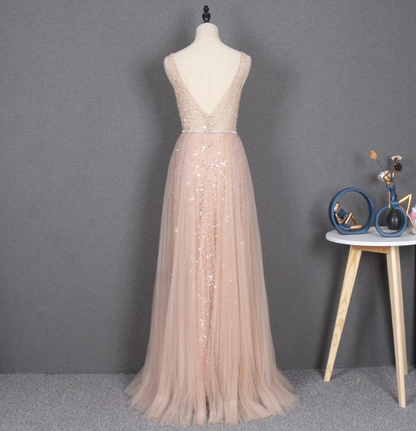 Verträumtes Prinzessinnen-Abendkleid P4551 aus Tüll mit Pailletten, A-Linie, V-Ausschnitt, Schleppe
