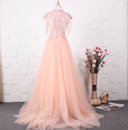 Elegantes, graues Abendkleid aus Tüll mit Fransen, Perlen und Stickereien, mit Schleppe P4554