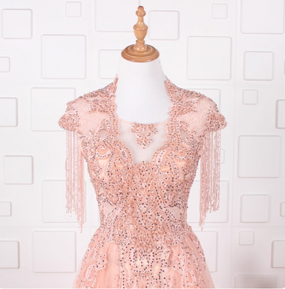Elegantes, graues Abendkleid aus Tüll mit Fransen, Perlen und Stickereien, mit Schleppe P4554