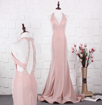 Elegantes pinkfarbenes Meerjungfrauen-Abendkleid mit Neckholder, V-Ausschnitt und Schleppe aus Satin P4555