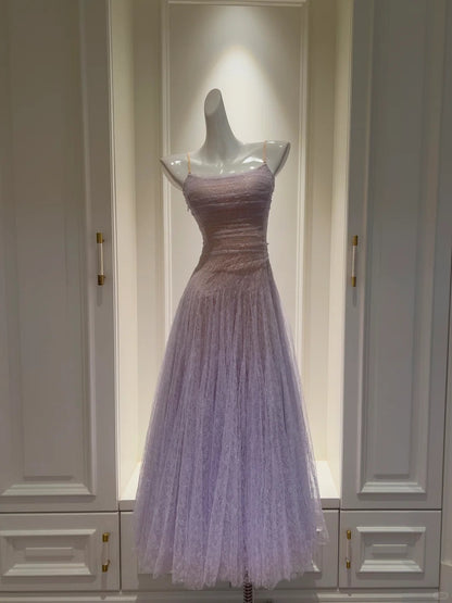 Verträumtes lavendelfarbenes A-Linien-Spaghettiträger-Plissee-Tüll-langes Ballkleid Abendkleid P4056