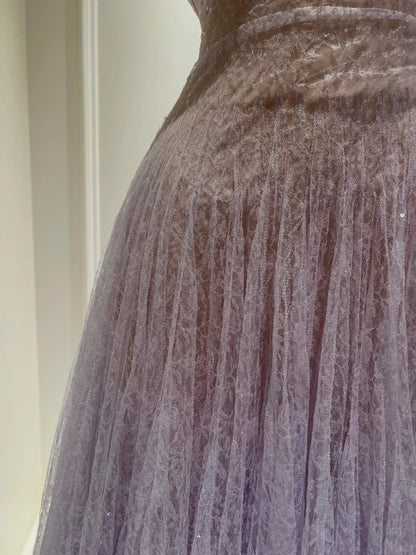 Verträumtes lavendelfarbenes A-Linien-Spaghettiträger-Plissee-Tüll-langes Ballkleid Abendkleid P4056