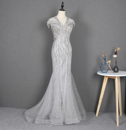 Funkelndes hellgraues Meerjungfrau V-Ausschnitt Perlen Tüll Schleppe Ballkleid Abendkleid P4560