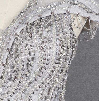 Funkelndes hellgraues Meerjungfrau V-Ausschnitt Perlen Tüll Schleppe Ballkleid Abendkleid P4560