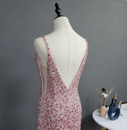 Elegantes rosafarbenes Meerjungfrauen-Abendkleid mit V-Ausschnitt, Spaghettiträgern, Strasssteinen, Schlitz und Tüllschleppe P4562