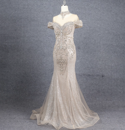 Luxuriöses champagnerfarbenes Meerjungfrauen-Abendkleid aus Tüll mit Perlen, schulterfrei P4565