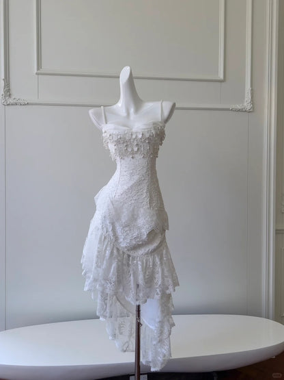 Vintage Wunderschönes weißes, unregelmäßiges Träger-Perlen-Spitzen-Ballkleid Abendkleid Brautjungfernkleid P4058