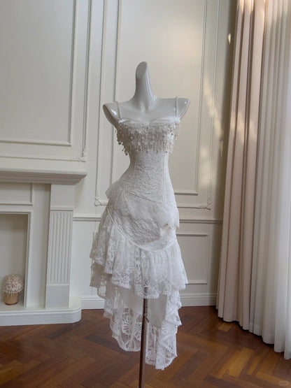 Vintage Wunderschönes weißes, unregelmäßiges Träger-Perlen-Spitzen-Ballkleid Abendkleid Brautjungfernkleid P4058
