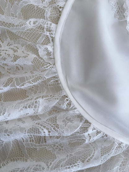 Vintage Wunderschönes weißes, unregelmäßiges Träger-Perlen-Spitzen-Ballkleid Abendkleid Brautjungfernkleid P4058