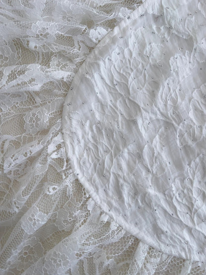 Vintage Wunderschönes weißes, unregelmäßiges Träger-Perlen-Spitzen-Ballkleid Abendkleid Brautjungfernkleid P4058