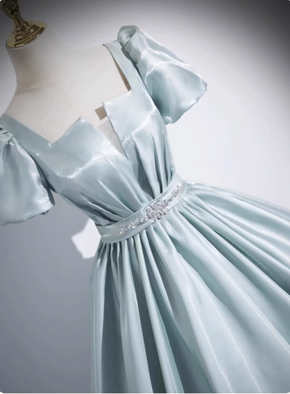 Elegantes hellblaues quadratischer Ausschnitt Kurzarm Satin Lang Ballkleid Abendkleid P4581