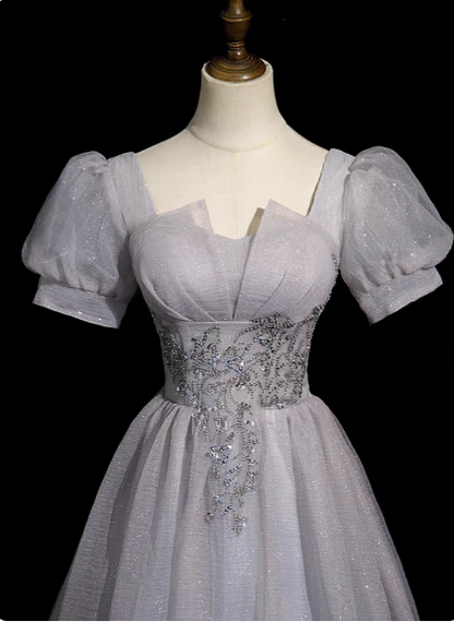 Verträumtes hellviolettes A-Linien-Abendkleid mit quadratischem Ausschnitt, kurzen Ärmeln, Tüll und langer Ballsaal-Abendrobe P4582