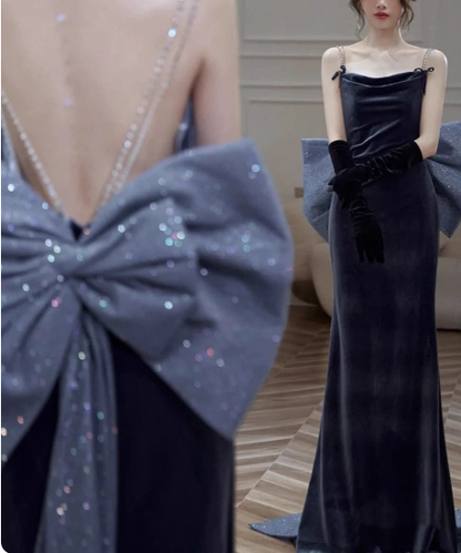 Elegantes anthrazitfarbenes langes Ballkleid mit Spaghettiträgern, Schleife am Rücken und aus Samt für den Abend P4590